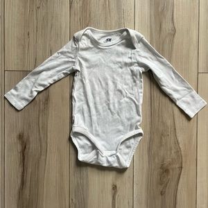 3/$20 H&M 6-9m Baby Organic Cotton Long Sleeve Onesie